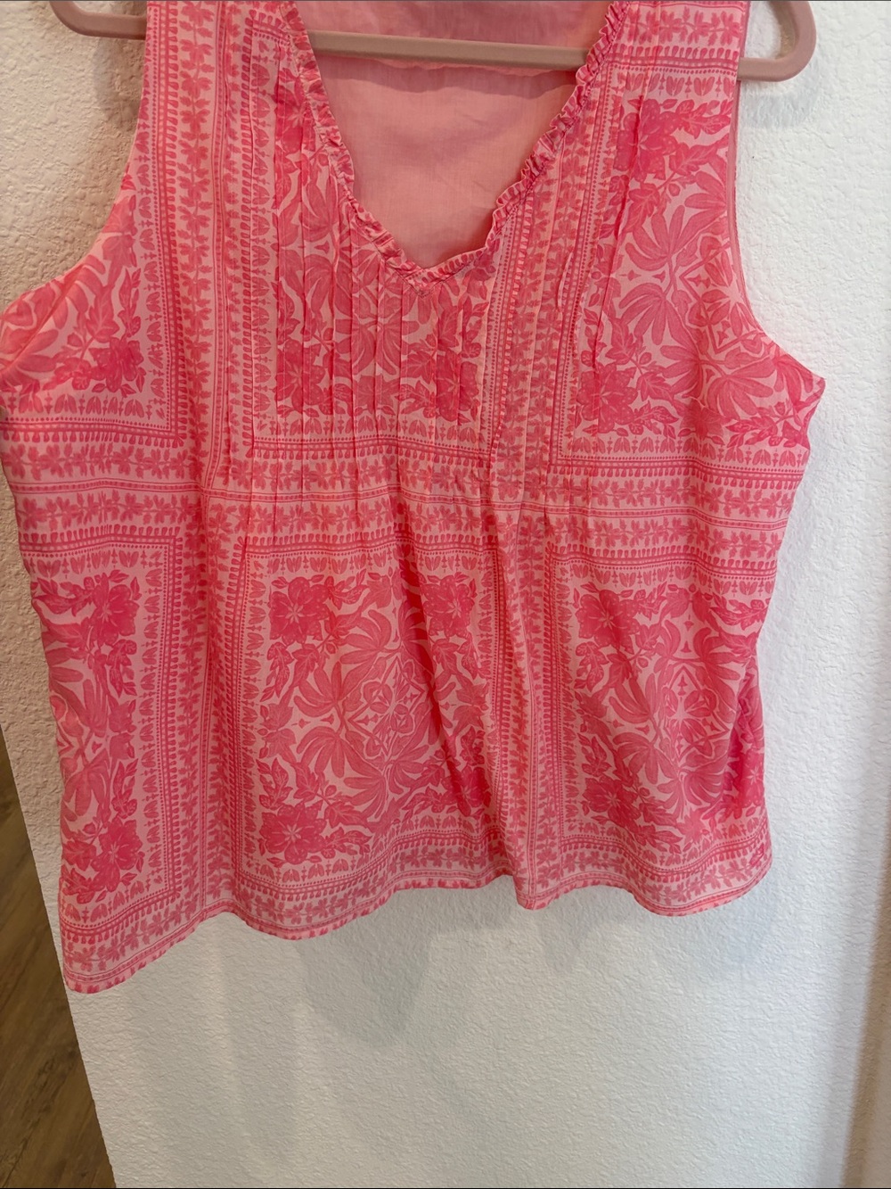 Vineyard Vines Coral Pink Floral Print Sleeveless, lined, cotton top